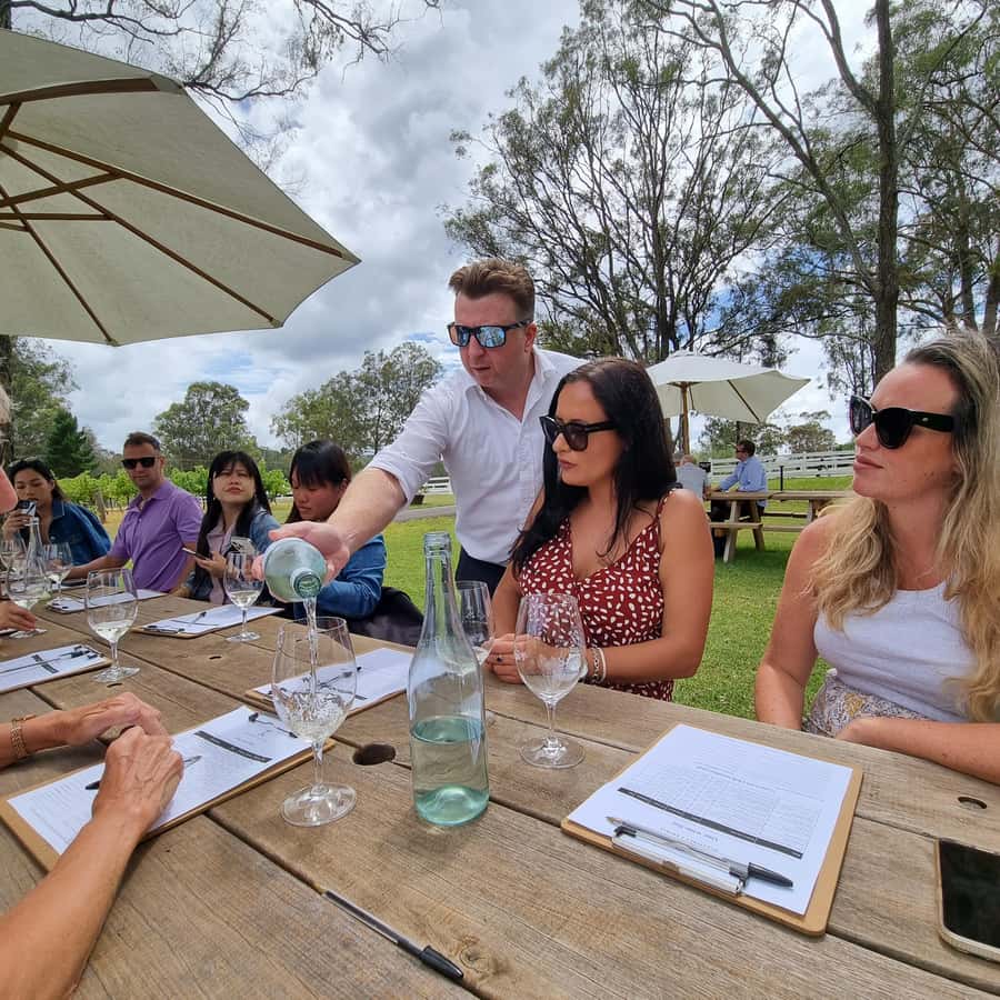 Newcastle: Hunter Valley Wine, Gin, Cheese & Chocolate Tour - A relaxed lunch with wine, beer or cider