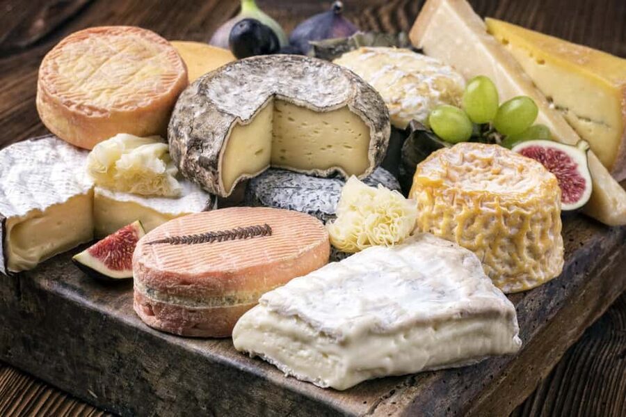 Nice: Tasting of 5 Niçoise and Italian cheeses in a local setting - Inside La Pêche à la Vigne on Rue Cassini