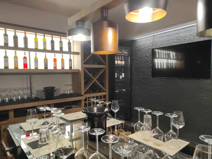Orange & Natural Wines Of Greece with Cheese & Olive Oils - Key points at a glance