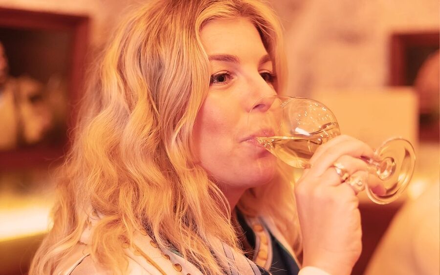 Paris: Apéro Wine and Cheese Tasting Experience - The sommelier and the Paris tips