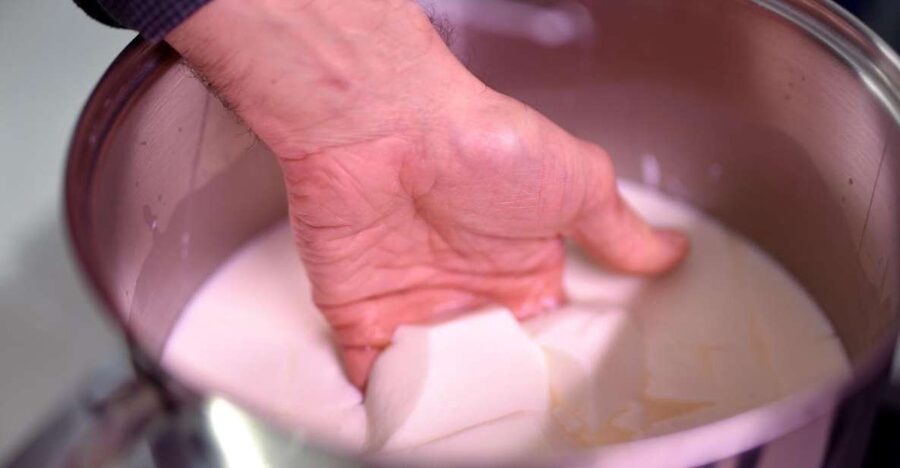 Paris: Butter and Cheesemaking Workshop - Learning what makes French cheese different