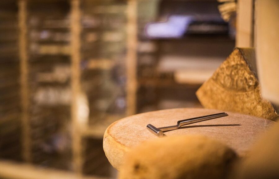 Paris: Cheese and Wine Class in a 17th Century Cellar - Key points to know before booking