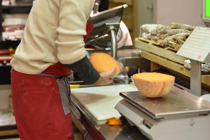 Paris Cheesemaking Workshop including Wine and Cheese Tasting with an Expert - Why the $84.69 price can make sense