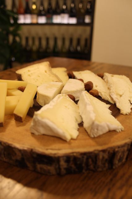 Paris: French Wine and Cheese Guided Tasting - Learning the three steps of tasting