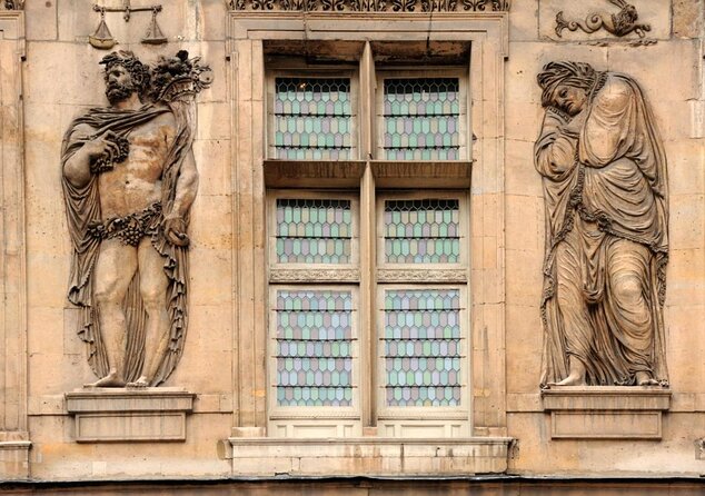 Paris Le Marais Historical Walking Tour with Wine and Cheese Tasting - Village Saint-Paul and the northern edge of the district