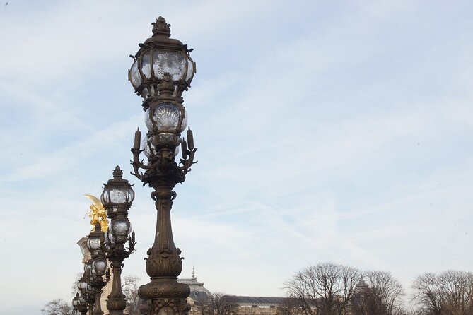 Paris Le Marais Historical Walking Tour with Wine and Cheese Tasting - Hôtel particuliers and the Musée Carnavalet area
