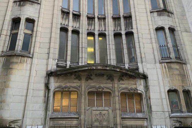 Paris Le Marais Historical Walking Tour with Wine and Cheese Tasting - The wine and cheese stop at Le Bistrot de la Place