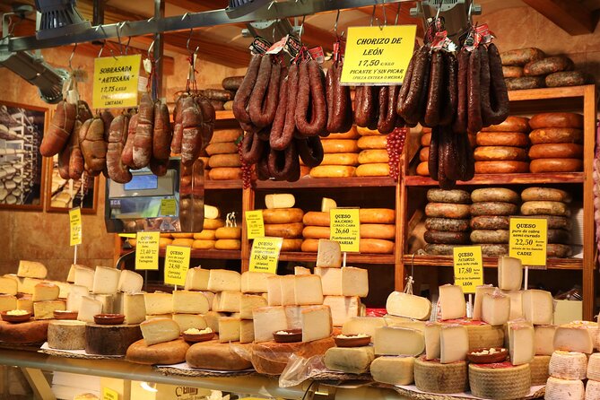 Paris Marché d’Aligre Walking Tour with Chocolate and Cheese Tasting - The flea market and the question of waiting time