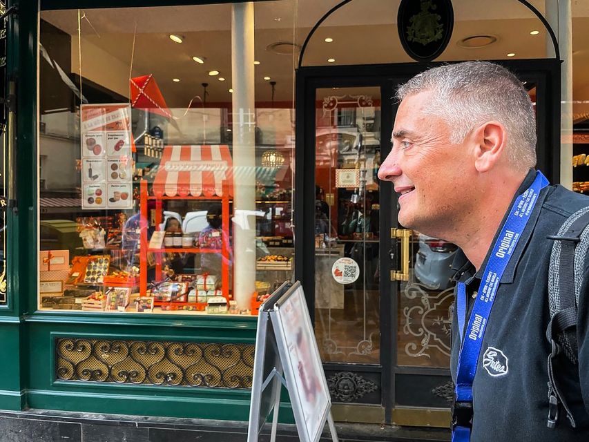 Paris: Montmartre Cheese, Wine & Pastry Guided Walking Tour - Place du Tertre and the climb to Sacré Coeur
