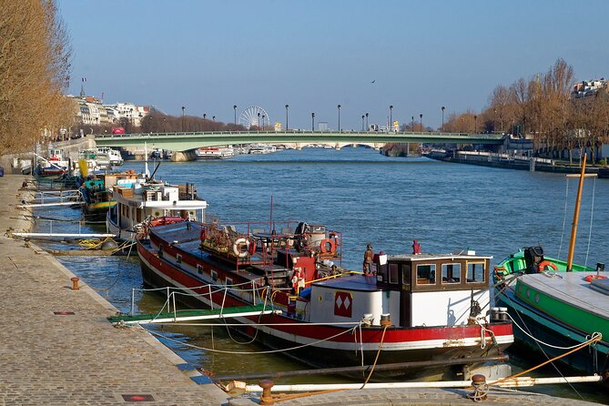 Paris : Private electric bike tour with wine and cheese tasting - Starting near Brasserie Madame Charles