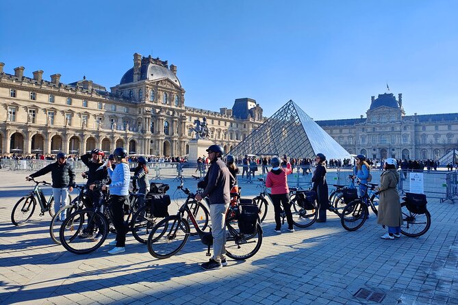 Paris : Private electric bike tour with wine and cheese tasting - The Louvre and Palais-Royal without the museum crowds