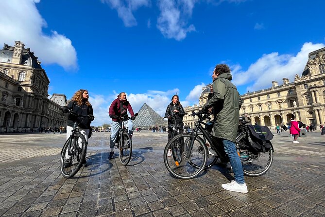 Paris : Private electric bike tour with wine and cheese tasting - Place de la Concorde and the famous avenue