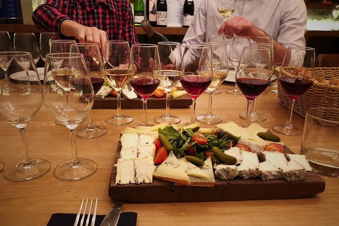 Paris - Ten Wines and Ten Cheeses Tasting in a Royal Cellar - How the 10-wine, 10-cheese format works