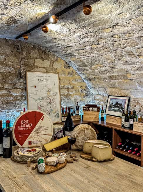 Paris: Wine & Cheese Tasting Master Class Near Eiffel Tower - Entering the Gourmet shop near Invalides