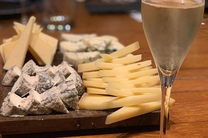Paris Wine Tasting plus Cheese Lunch with an Expert Sommelier - A two-hour French wine lesson at Ô Chateau
