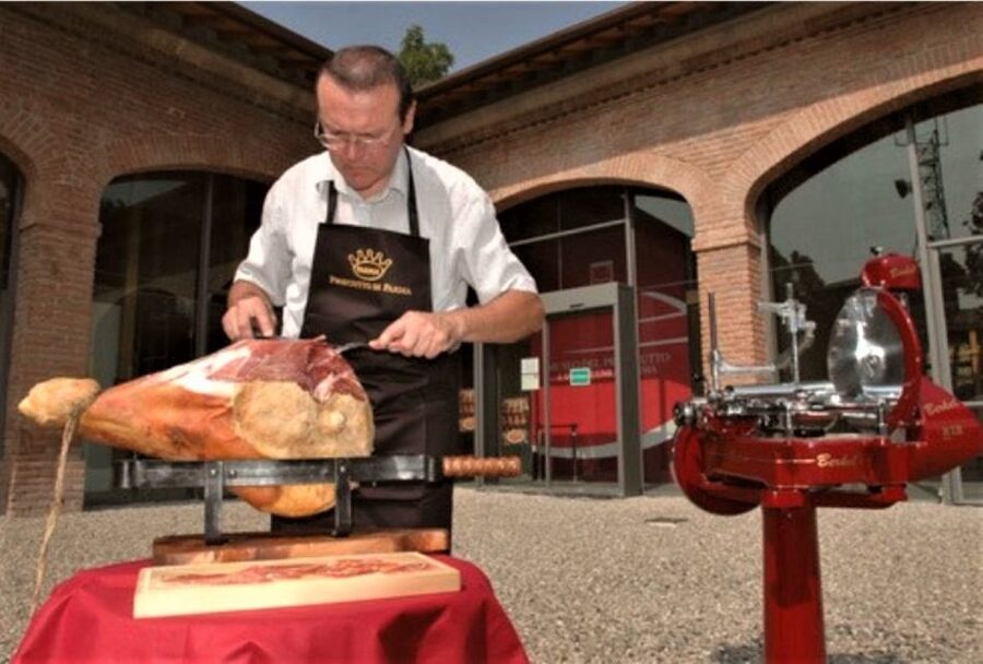 Parma: Parmigiano Production and Parma Ham Tour & Tasting - Inside the Parmigiano Reggiano dairy