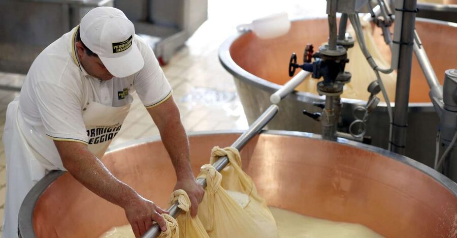 Parma: Parmigiano Reggiano Farm Tour & Tasting with Transfer - Tasting Parmigiano-Reggiano with sparkling wine