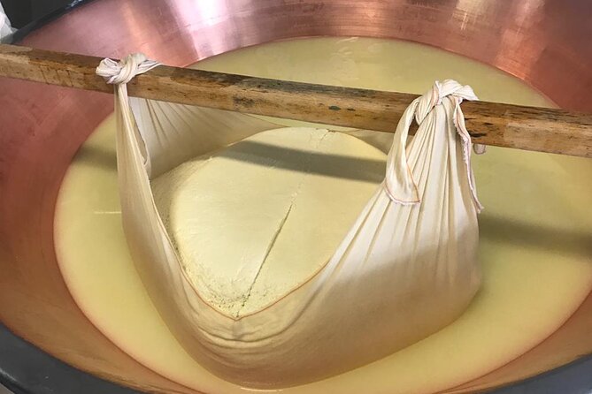 Parmigiano Cheese, Parma Ham and Balsamic - Watching Parmigiano Reggiano being made