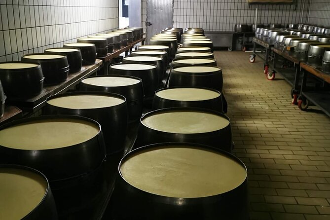 Parmigiano Reggiano, Balsamic Vinegar and fresh pasta tour - Traditional balsamic vinegar in Marano sul Panaro