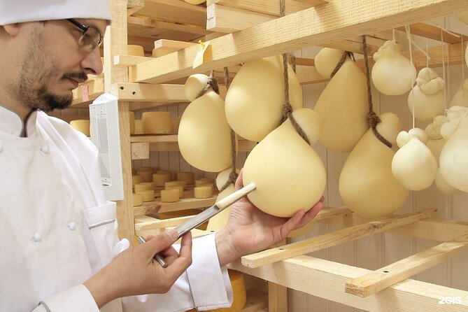 Pisa, Lucca & Cheese Farm with wine tasting Private Tour - Cheese, wine, and a countryside lunch stop