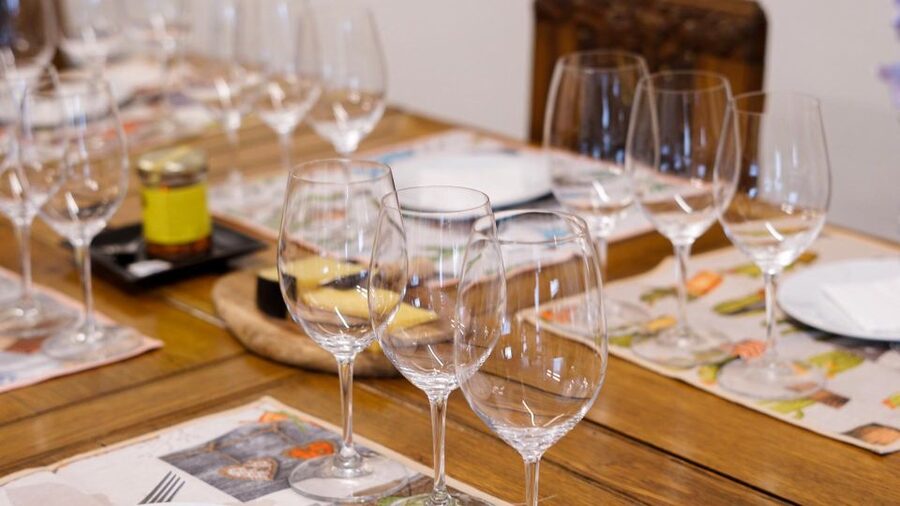 Porto: Cheese and Port Wine Tasting in a Unique Place - The four-cheese tasting