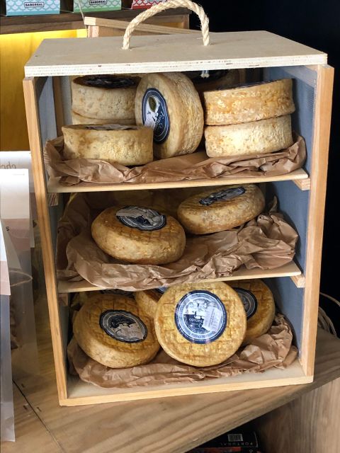 Porto: Cheese and Port Wine Tasting in a Unique Place - Three ports and the value of guided pairing