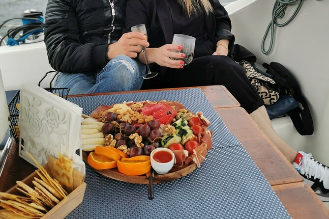 Porto: Wine and cheese tasting on a sailboat on the Douro River - The Luís I Bridge and the main tasting