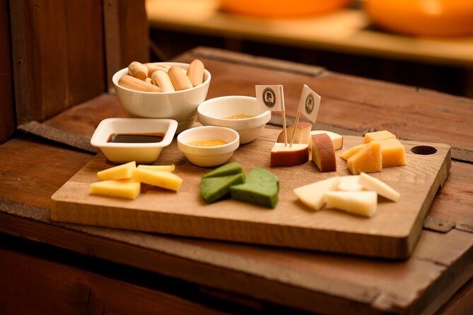 Premium Cheese Tasting with Wine and Beer Pairing - Choosing beer, wine, port, or juice