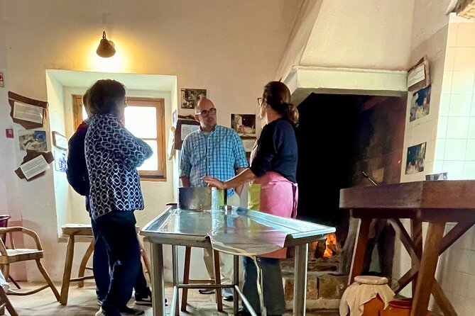Private Azeitão Cheese Workshop: Wine & Sesimbra from Lisbon - Azeitão at lunchtime: time to choose your own meal