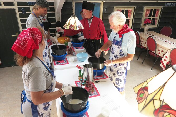Private Farmhouse Cheesemaking Workshop - Making your own cheese with a cheesemaker