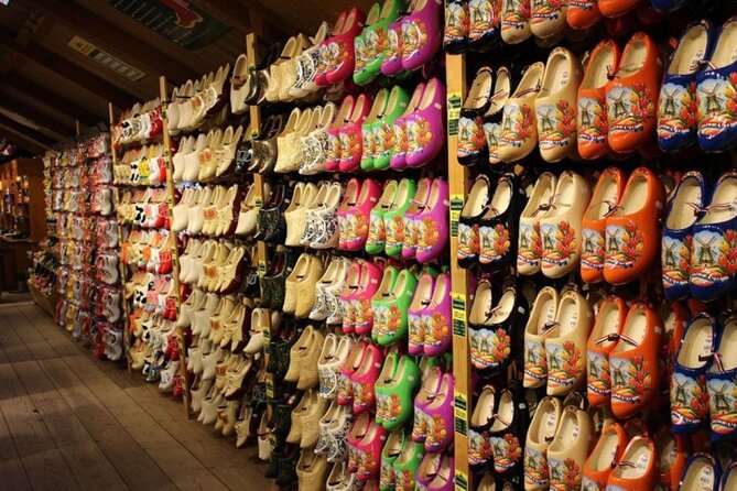 Private Sightseeing Tour to Windmills Cheese Farm and Volendam - What the five-hour route really gives you