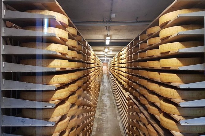 Private Swiss Cheese and Chocolate Tour from Interlaken - Bern in 75 minutes: a quick introduction to the capital