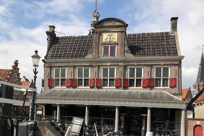 Private tour from Amsterdam, windmills, clogs & cheese.. - Volendam: Harbor Views and Dutch Snacks