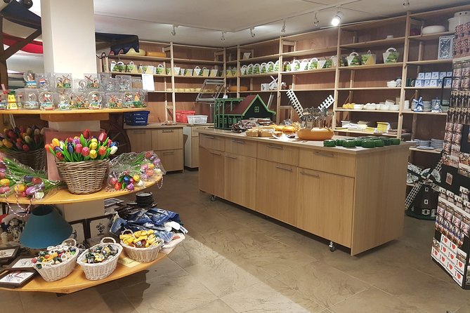 Private Tour of Simonehoeve Cheese Farm and Clog Factory - Who should book this experience?