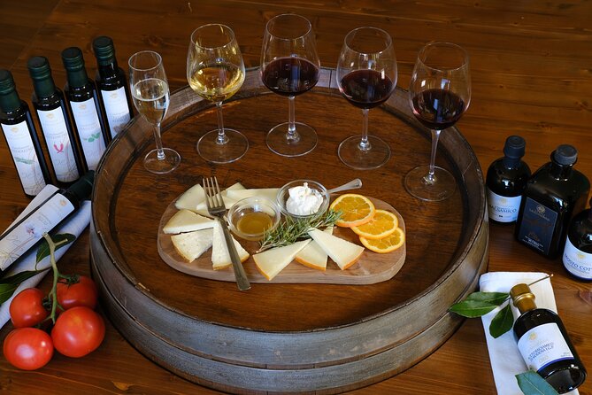 Private wine, Extra Virgin Olive Oils & Cheese Tasting - A family farm just outside San Gimignano