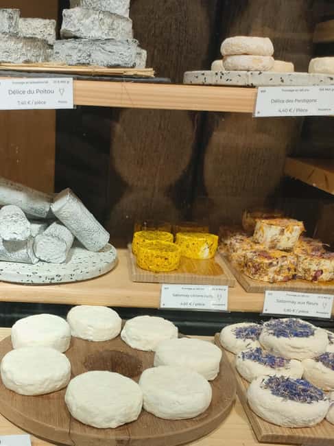 Provençal tasting tour, cheeses and wines in Aix - Walking through the Vieille Ville, one bite at a time