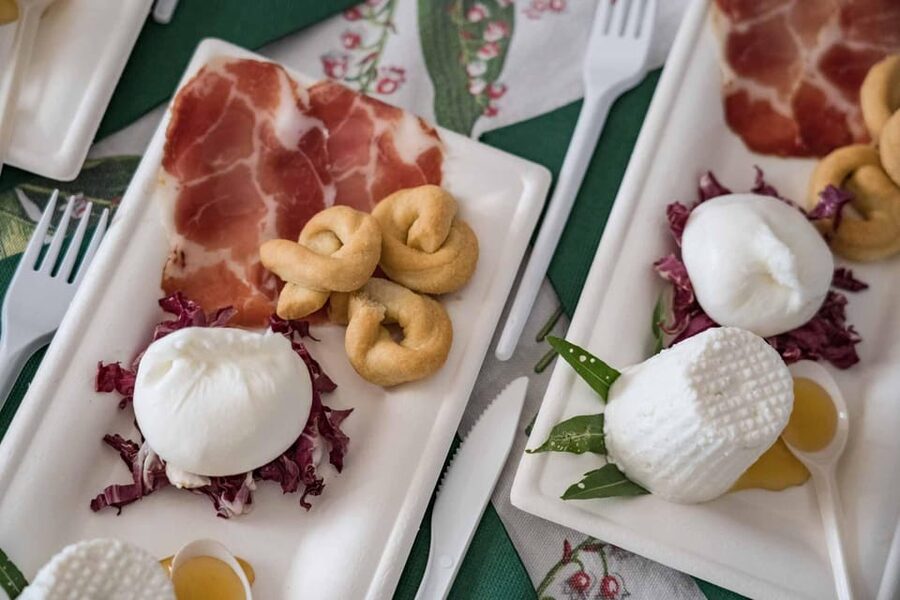Puglia: Masseria Seppunisi Tour, Cheese, Burrata Tasting - Watching milk become mozzarella and burrata