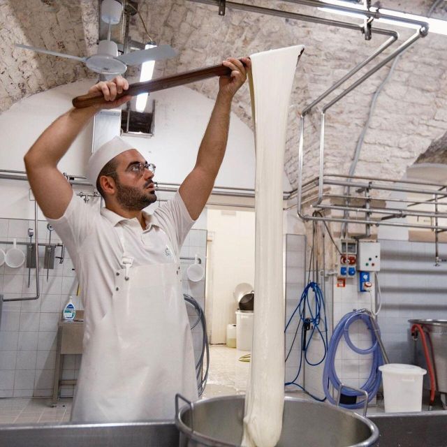 Puglia: Masseria Seppunisi Tour, Cheese, Burrata Tasting - The final aperitif with five cheeses
