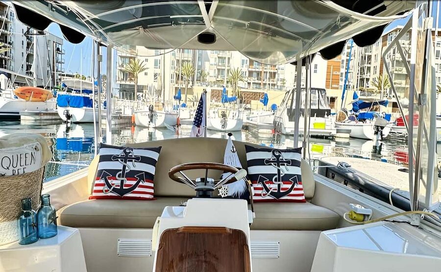 Romantic Boat Cruise with Wine & Cheese or Surprise Dinner - What happens from the Via Marina meeting point