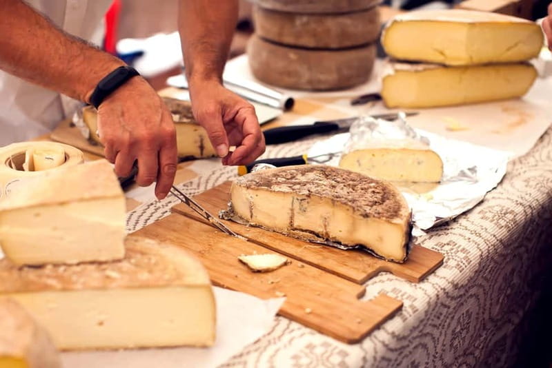 San Gimignano: Tasting of Tuscan Wines and Cheeses - Learning how cheese changes a wine