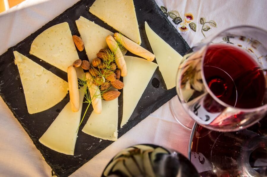 Santiago de Compostela: Cheese and Wine Tasting Experience - Key points to know before booking