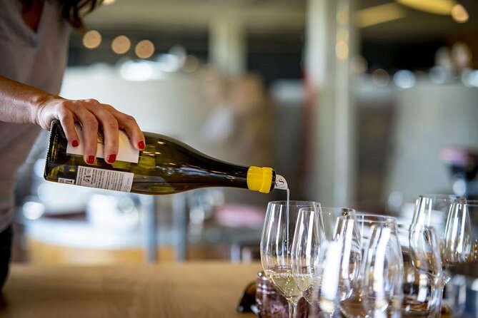 Santiago de Compostela: Cheese and Wine Tasting Experience - A short food stop in Santiago’s old town