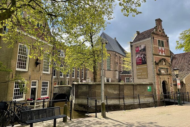 Self-Guided Walking Tour of Gouda: Canals, Colonies, and Cheese - Vissteeg, the Visbank, and Gouda’s fish trade