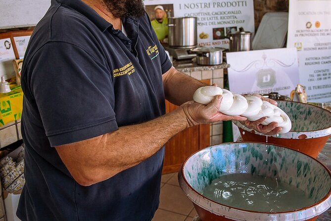 Sorrento Ape Tour, Lemon Garden, Mozzarella Show & Pizza Class - Learn pizza-making in Schiazzano