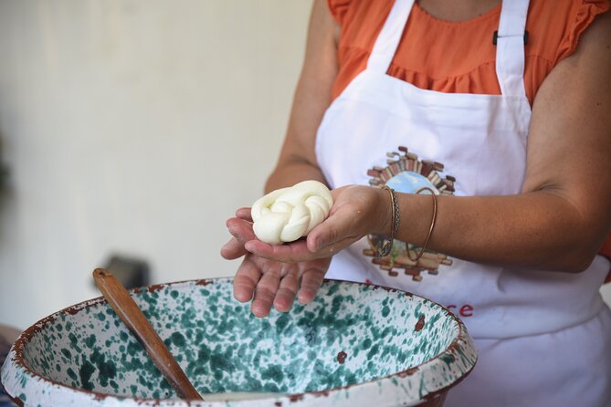 Sorrento Half-Day Farm Experience: Pizza, Cheese Making and Wine - The pizza workshop and wood-fired oven