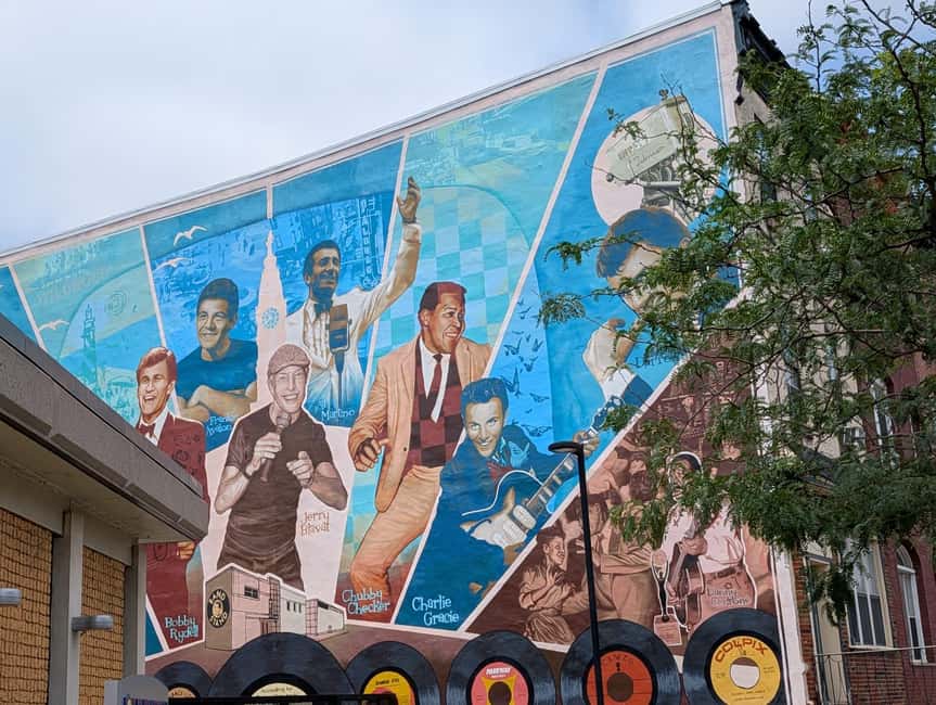 South Philly Tour: Market, Cheesesteaks & Hidden Gems - Reading South Philly through its murals