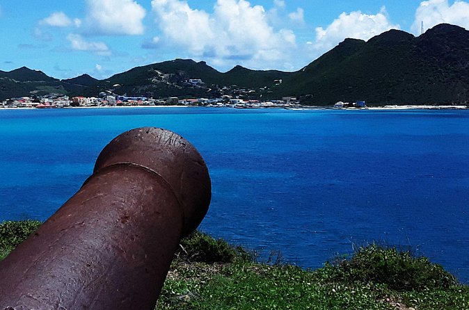 St.Martin-St.Maarten: Small Group, History & Cheese Tasting Tour - French cheese and wine at Le Comptoir des Fromages