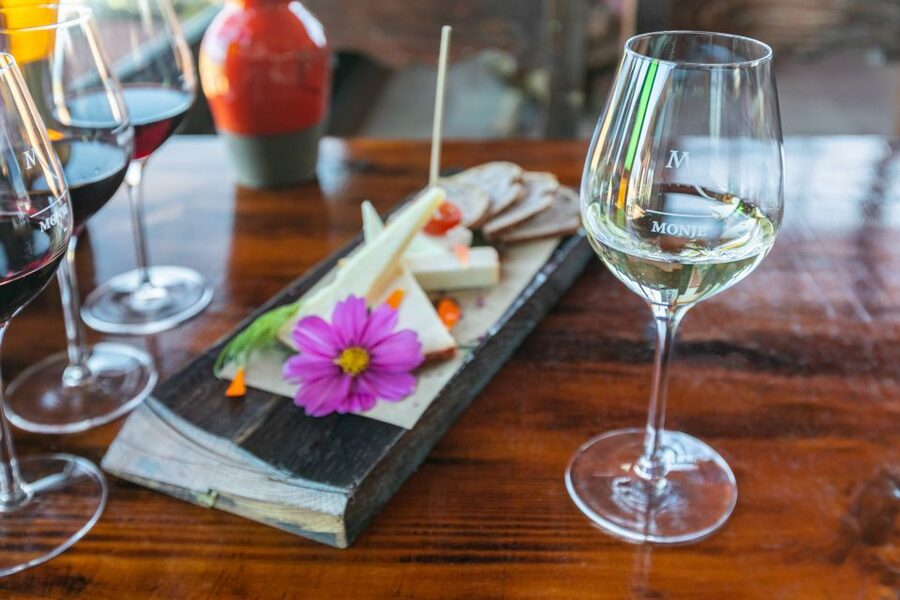 Tacoronte: Guided Winery Tour with Wine and Cheese Tastings - Staying for Lunch at the Winery