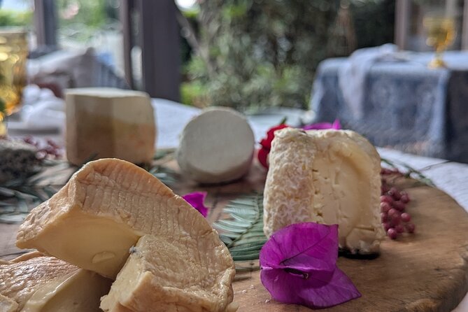 Taste of Europe in Mexico: History and Flavors of Artisan Cheese - Building the large French-inspired cheeseboard