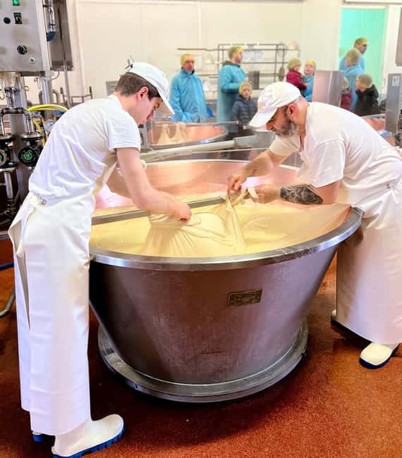 The Art of Parmigiano Reggiano & Aged Balsamic Vinegar - The five details that shape this experience